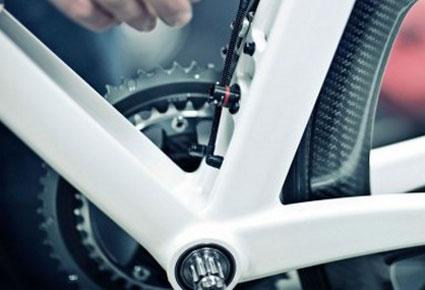 أستون مارتن تطلق دراجة إكس فاكتور ون-77  